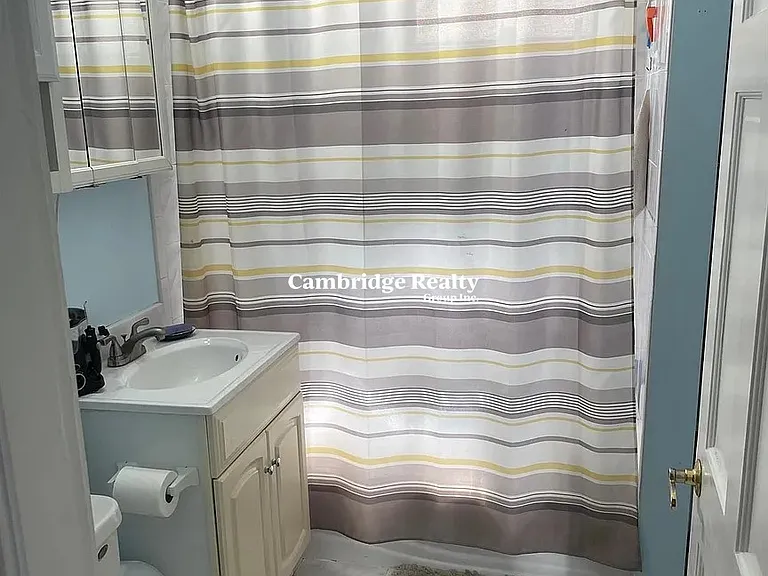 27 Willard St #1 — Photo 5