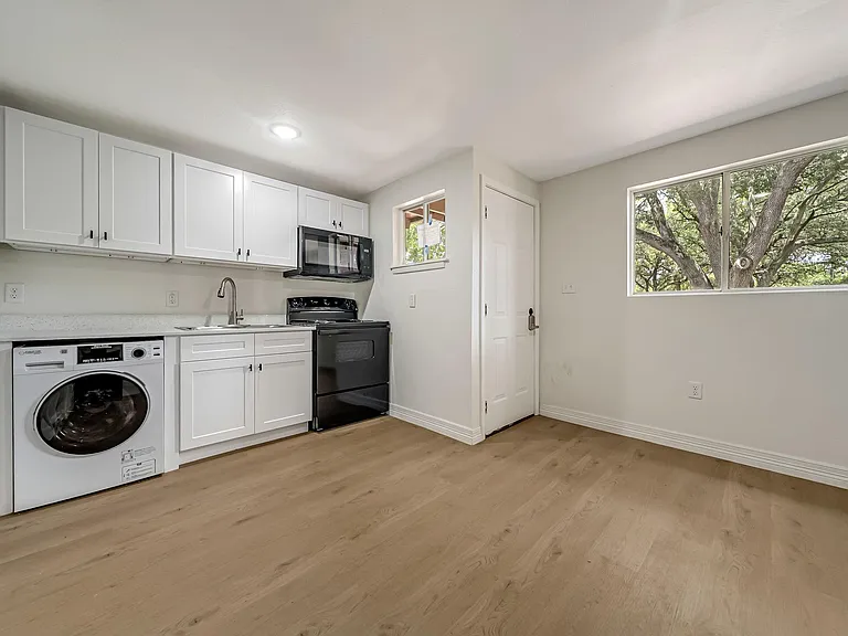 411 Avenue A #2 — Photo 14