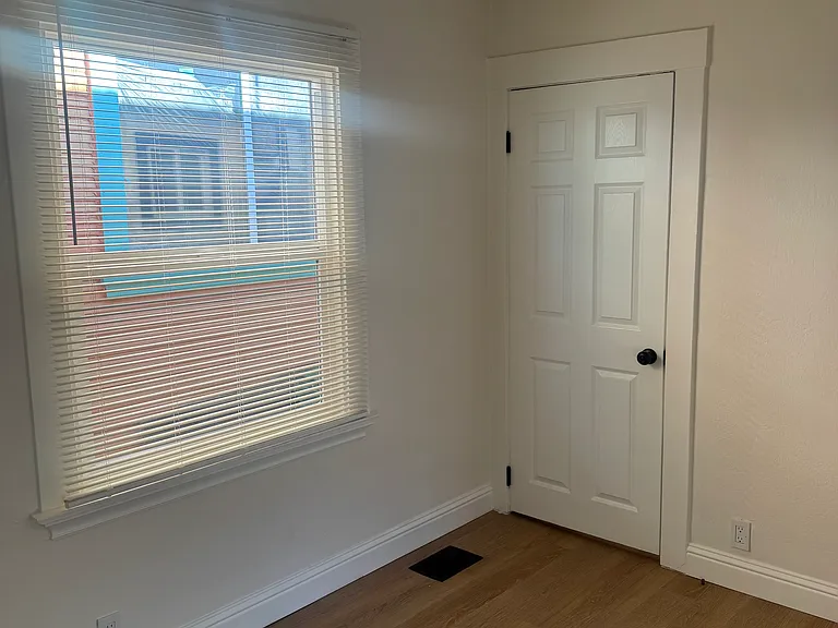 4732 Congress Ave — Photo 21