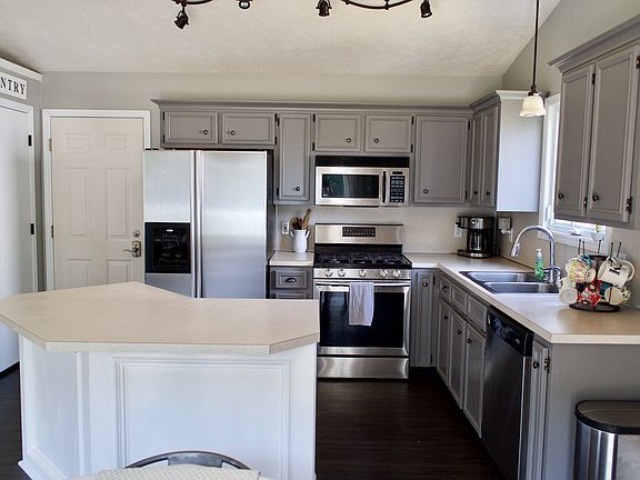 5th image of 10986 Douglas Dr