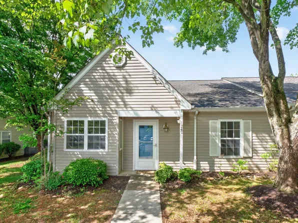 1242 Gazebo Ct, Charlottesville, VA 22901