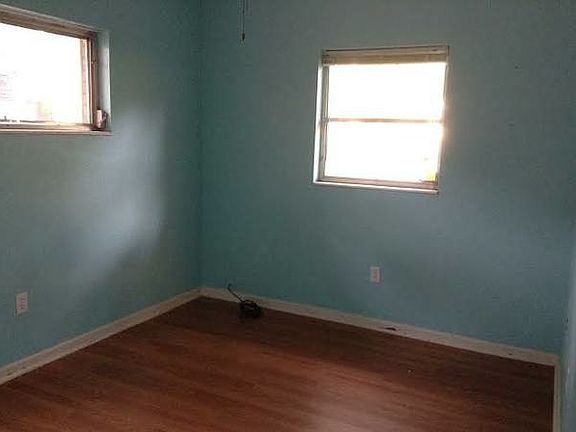 2nd image of 1225 Oak Dr