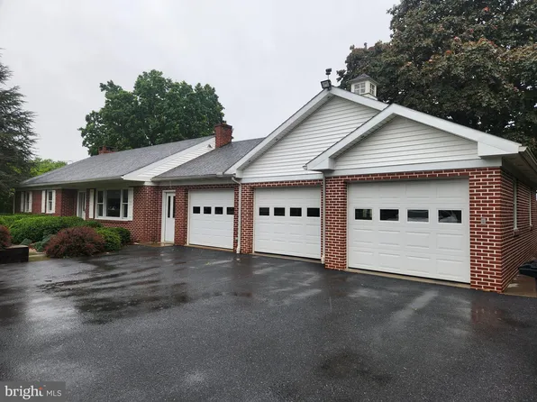 101 Eastbrook Rd, Ronks, PA 17572