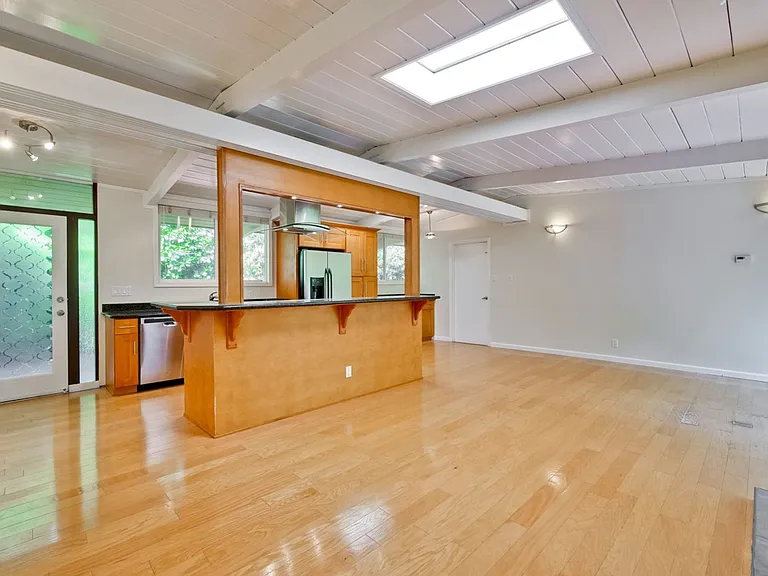485 Emmons Dr — Photo 12
