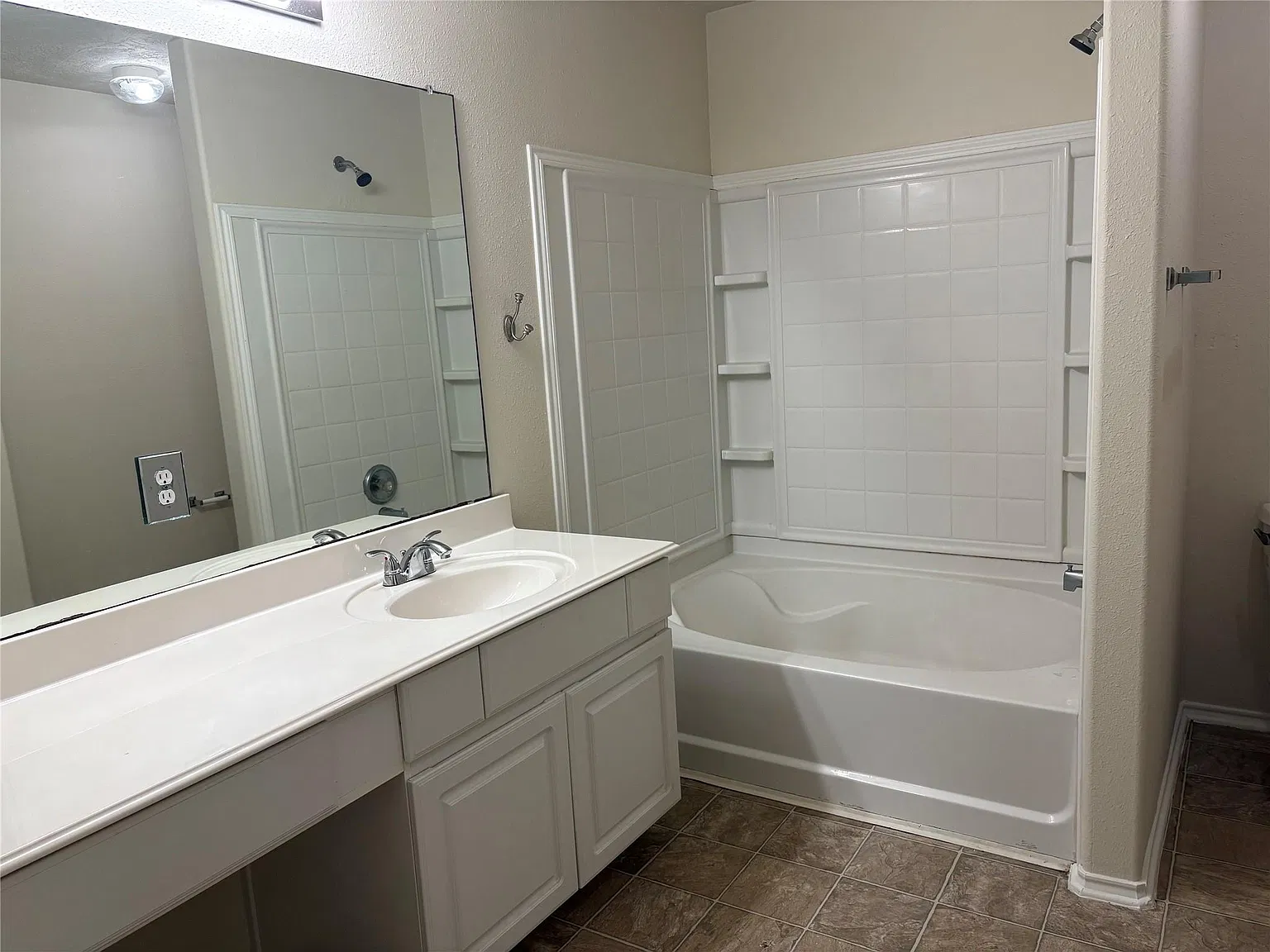 3 bed, 2.0 bath, 1530 sqft, $1,695 — Photo 4