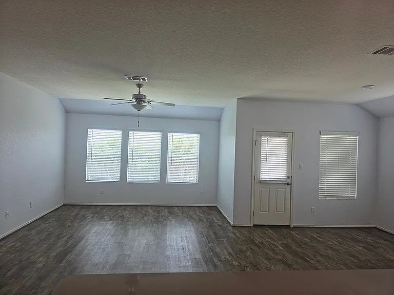 746 Carol Dr — Photo 9