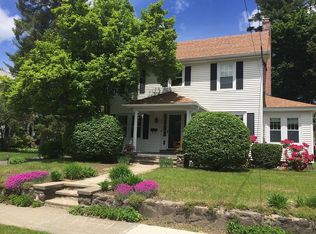55 Cleveland St, Greenfield, MA 01301