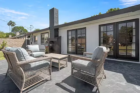 22309 Leadwell St — Photo 44
