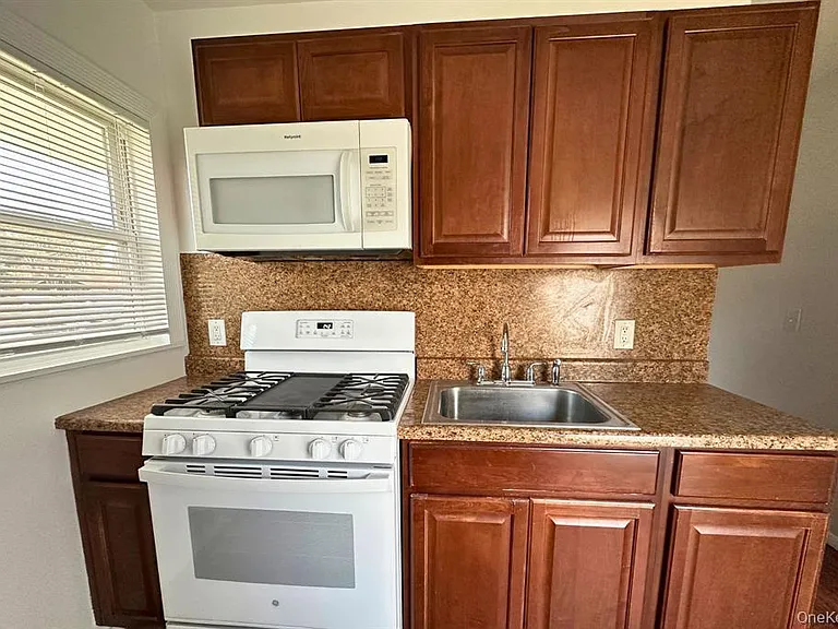 18 Green Pl — Photo 7