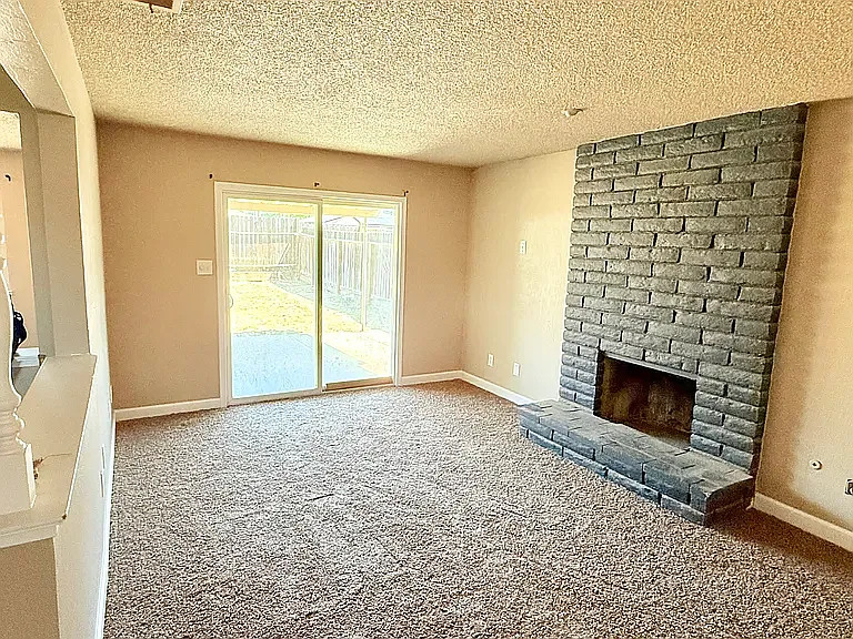 3 bed, 1284 sqft, $1,995 — Photo 3