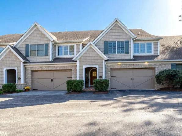 26097 Valley Dr #D, Bettendorf, IA 52722