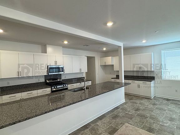 4th image of 30972 Lanark St