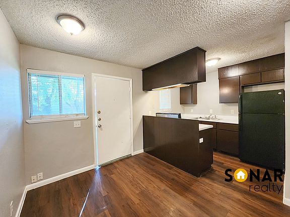 3rd image of 2606 Ektom Dr APT 6