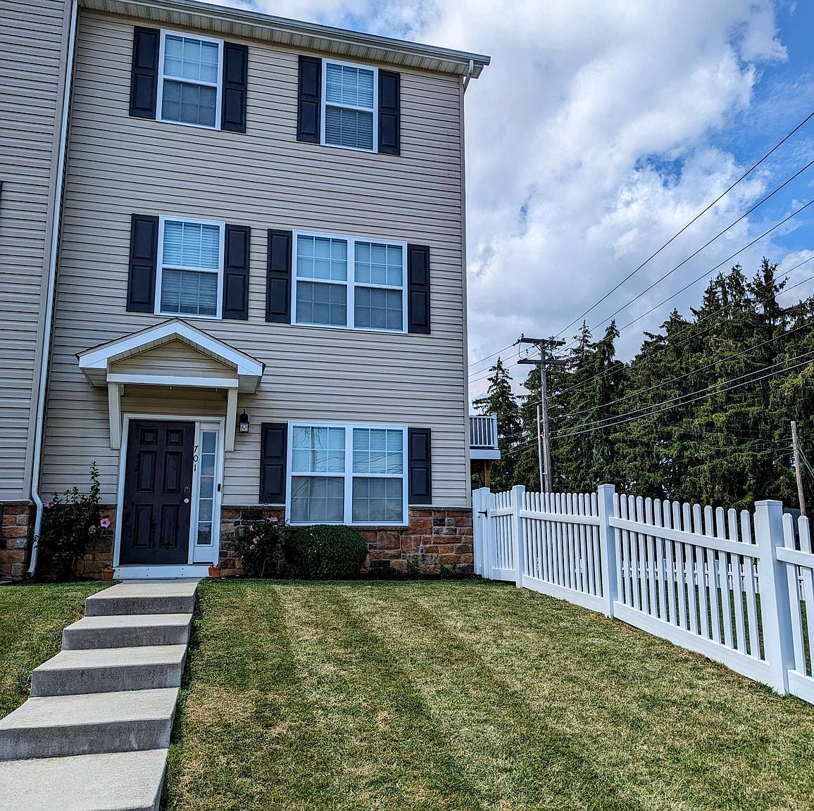 701 Blossom Dr, Hanover, PA 17331 Zillow