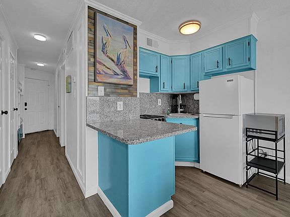 2nd image of 6102 Seawall Blvd #233B