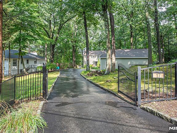 5th image of 17 Highland Road