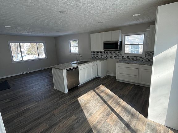 4th image of 1103 Ellsworth Dr