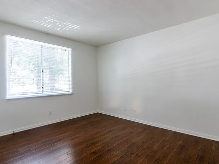 16940 Chatsworth St #106 — Photo 9