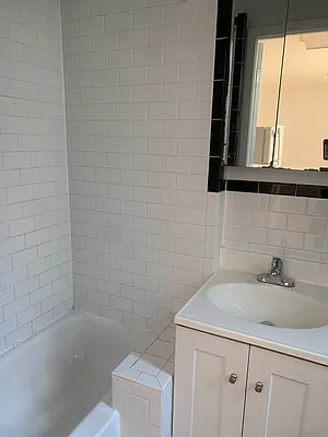 Rented by M.Grossman R.E. Management | media 14