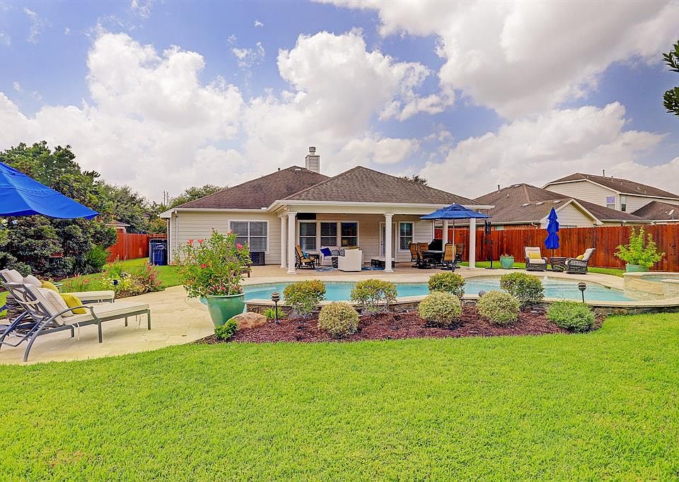 1st image of 2611 Willow Springs Ln