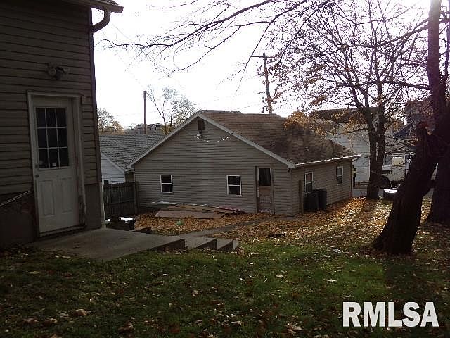 2nd image of 804 E 9th St