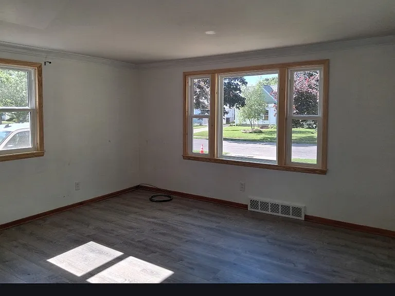 30 Stoneleigh Ave — Photo 3