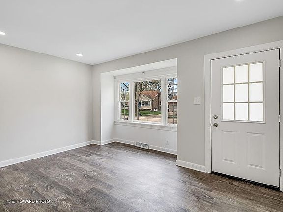 4th image of 21211 Locust St