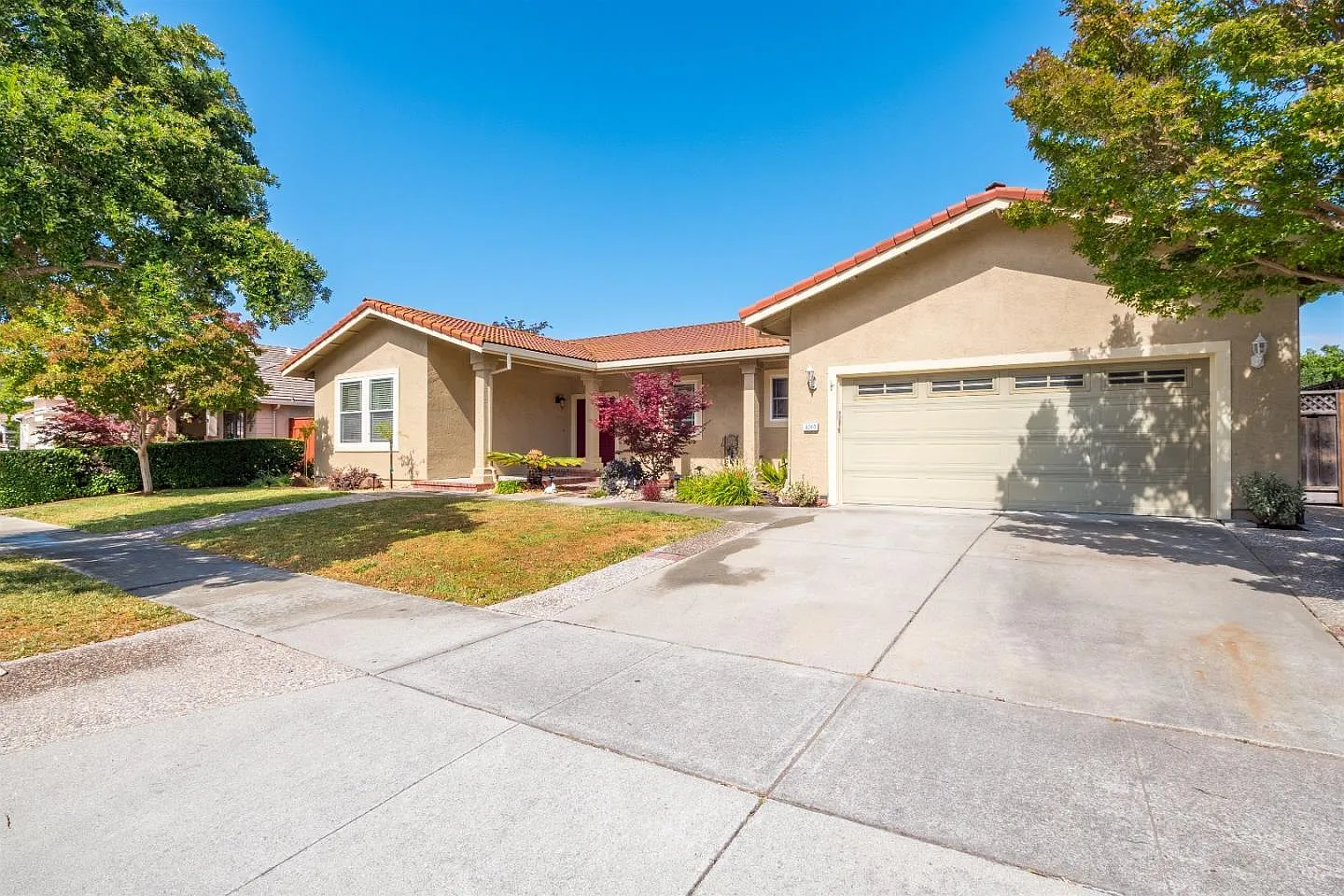 9240 Rancho Hills Dr photo 1
