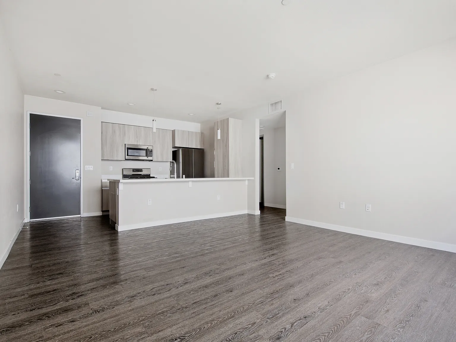 1 bed, 658 sqft, $2,700 — Photo 4