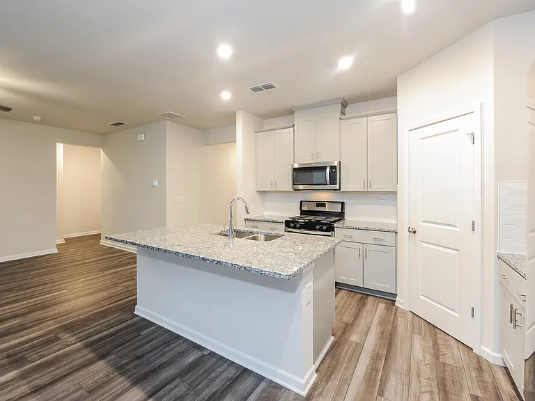6068 Hickory Creek Ct — Photo 9