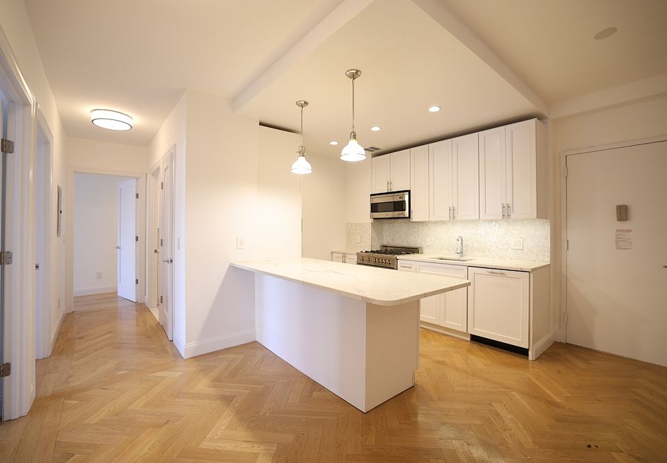 1st image of 160 E 88th St #12ED