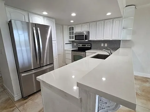 3 bed, $833 — Photo 2