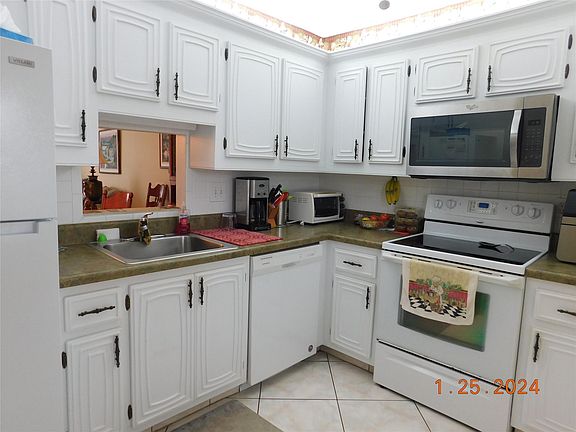 5th image of 2831 Somerset Drive #403