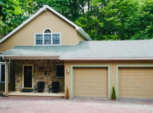 208 Bear Run Dr, Drums, PA 18222