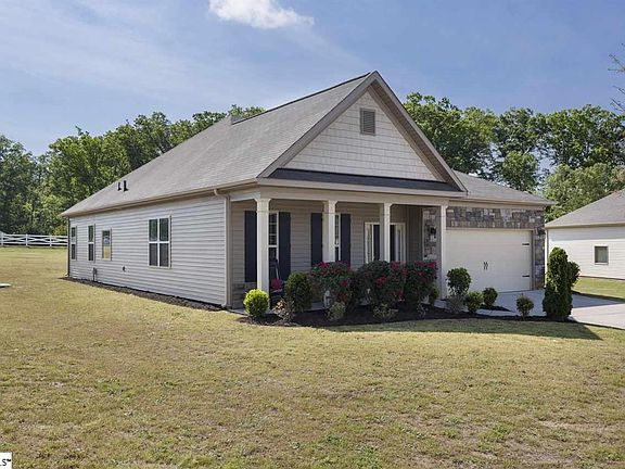 2nd image of 34 Campbells Farm Dr