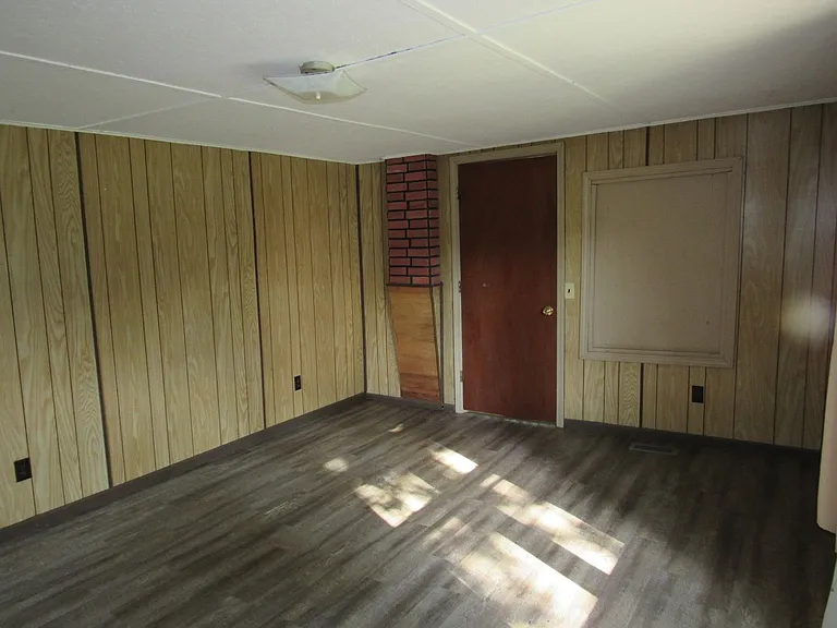 1815 N State Highway 7 — Photo 17