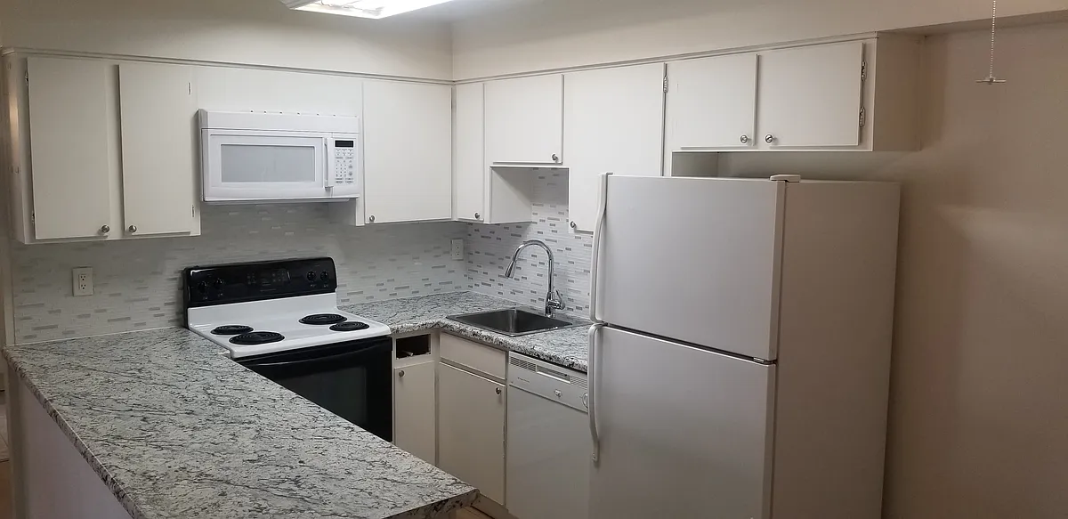 Kitchen - 5995 W Hampden Ave #H