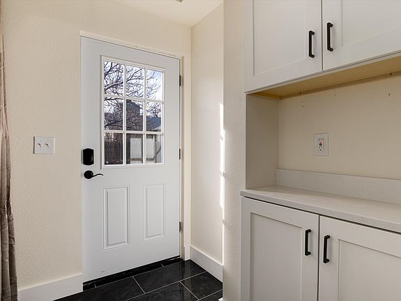 3rd image of 440 N Pennsylvania St #2