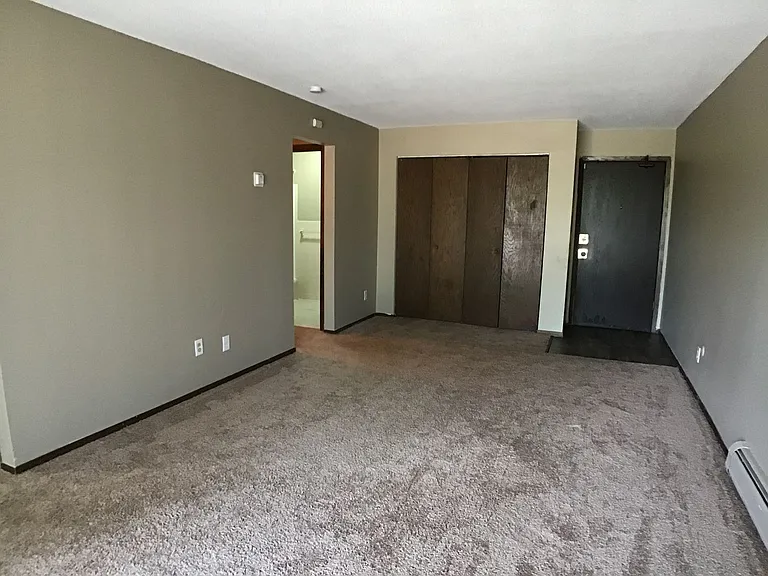 795 East 6th St — Photo 3