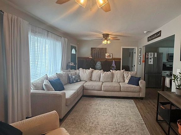 5th image of 913 W Clayton Ave
