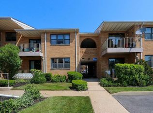 49 Hampton Pl APT 14C, Freeport, NY 11520