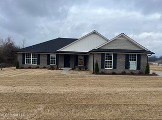 5972 Grove Ln, Horn Lake, MS 38637