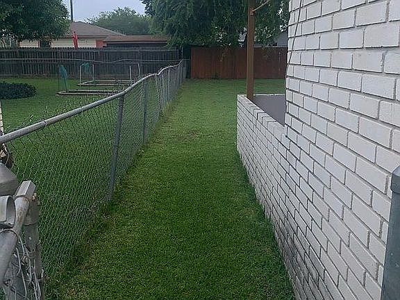 3rd image of 231 Bundy St