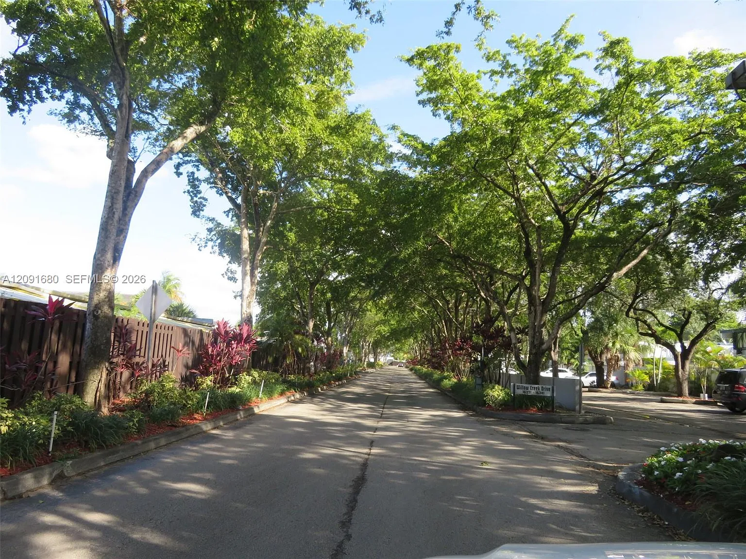 Miami Lakes Windmill Gate — Photo 4