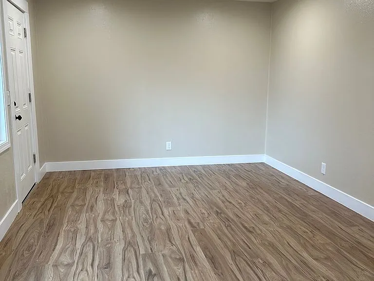 227 E Louise Ave — Photo 12