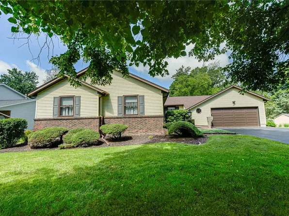 67 Briar Wood Ln, Rochester, NY 14626