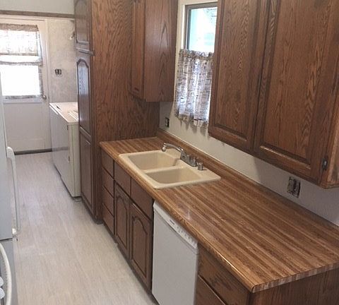 5th image of 12129 Roseton Ave