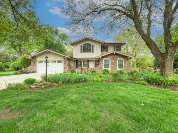 10S607 Glenn Dr, Burr Ridge, IL 60527