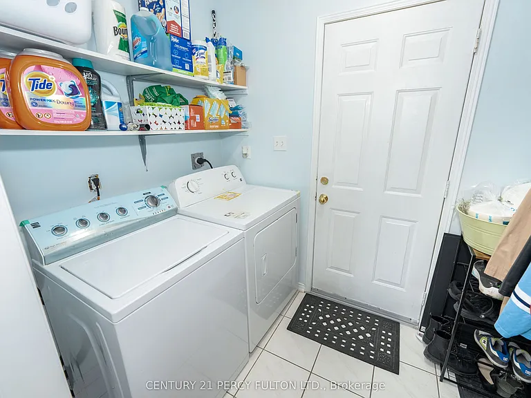 71 Armitage Cres — Photo 23