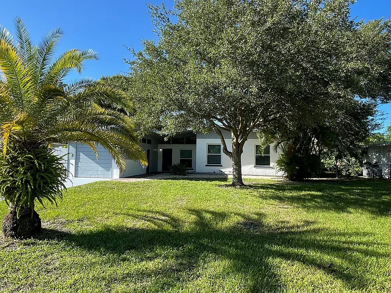 2832 Bay St — Photo 1